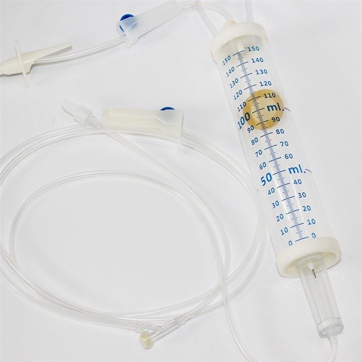 Infuzní souprava na jedno použití s ​​byretou
